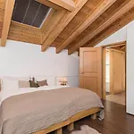 基督山小木屋旅馆 公寓 *