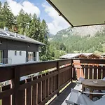 基督山小木屋旅馆 *
