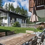 基督山小木屋旅馆 *