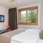 基督山小木屋旅馆 *