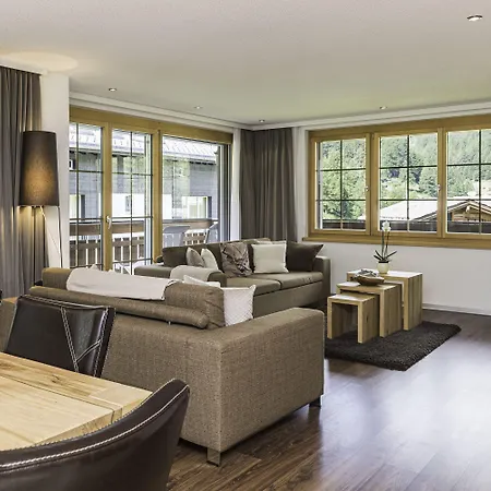 基督山小木屋旅馆 *