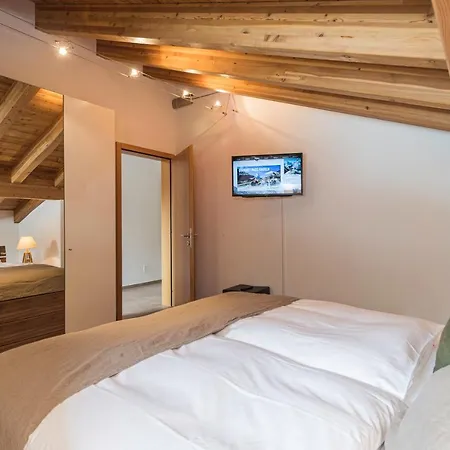 基督山小木屋旅馆 *