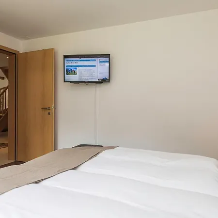 基督山小木屋旅馆 *