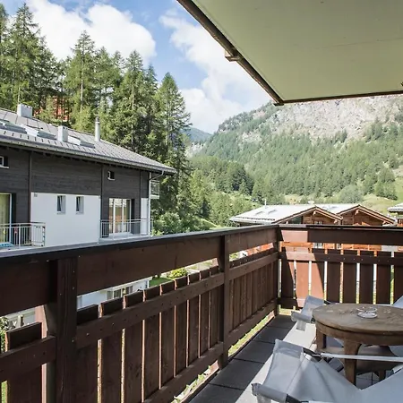 基督山小木屋旅馆 *