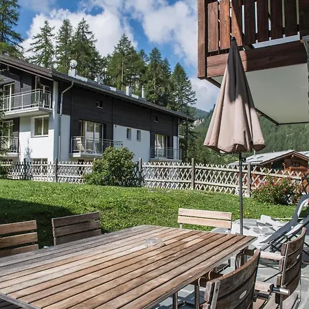 基督山小木屋旅馆 *